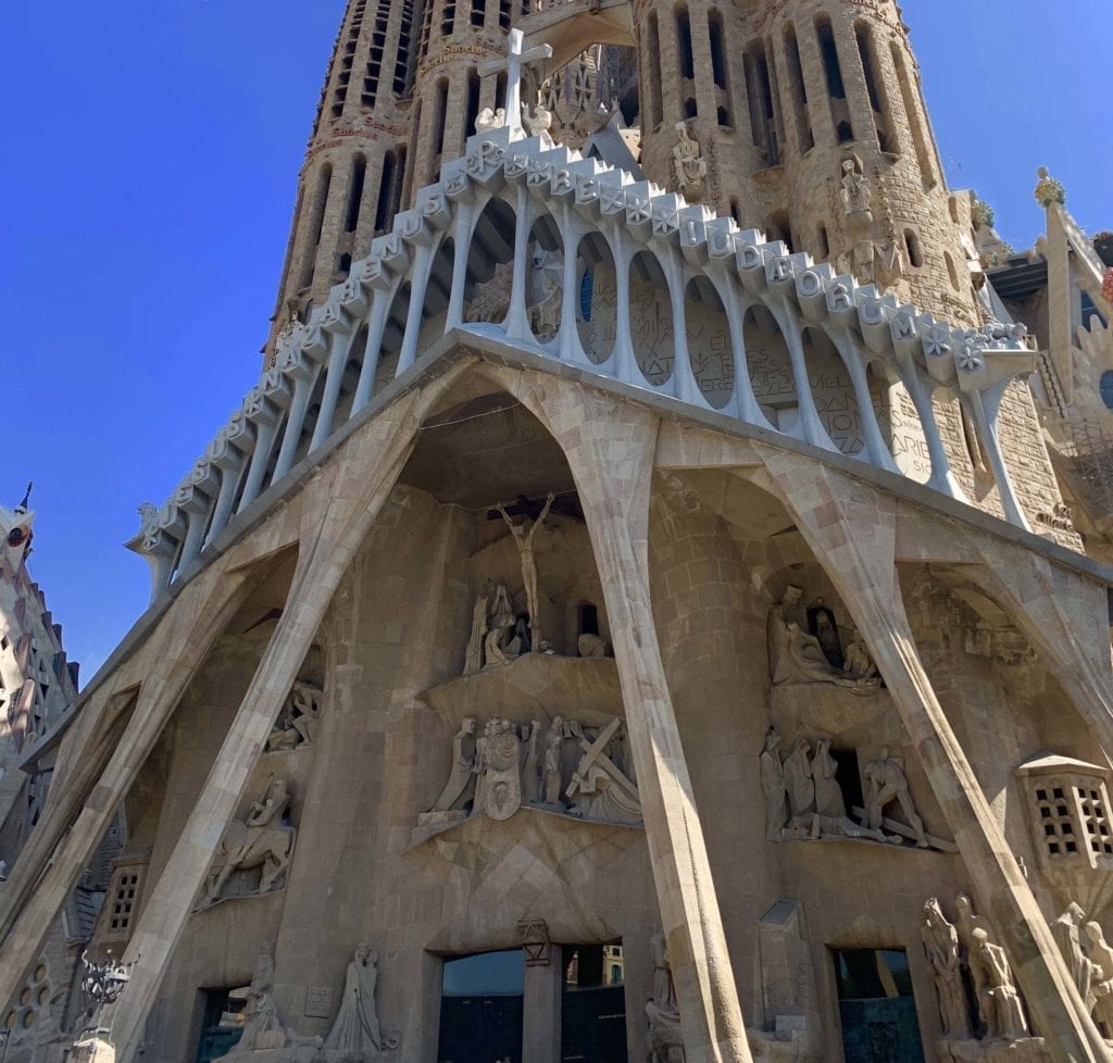 antoni gaudi - La Basilica de la Sagrada Familia